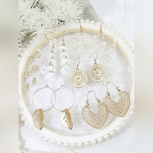 NWT Handmade 8 peice gold faux pearl and rhinestones tassle hoop earrings - Picture 4 of 6